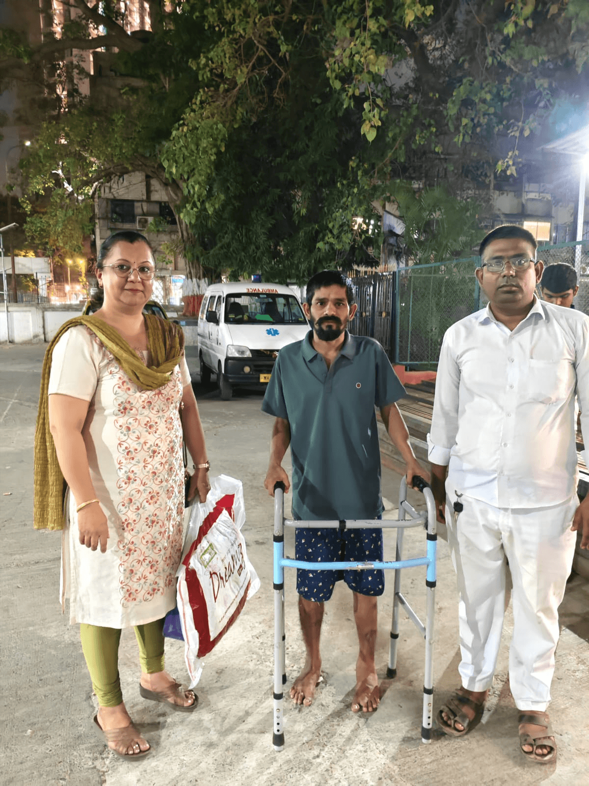 Medical Support for Roadside Patient, Mumbai — photo 1